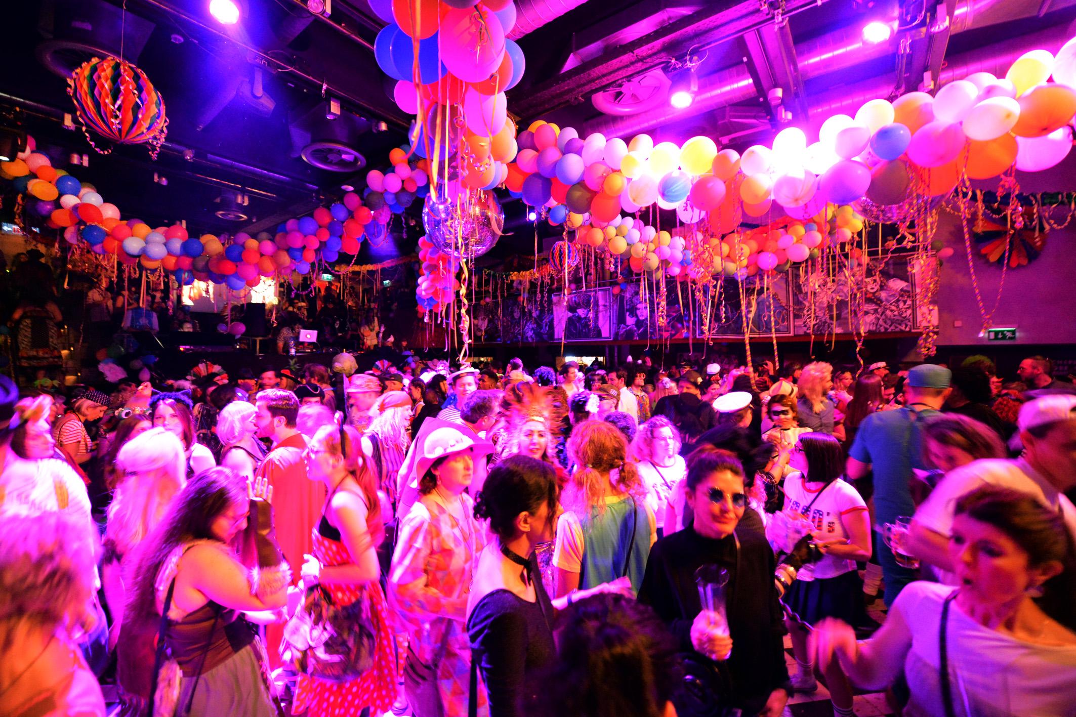 Eine Heiße Party Eine Heiße Party